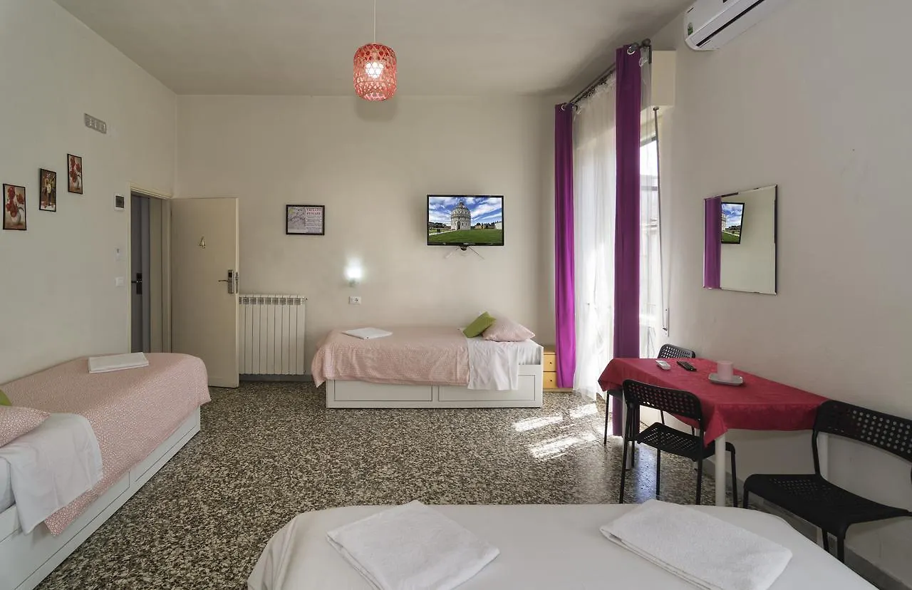 Aliante B&B Pisa 3*,